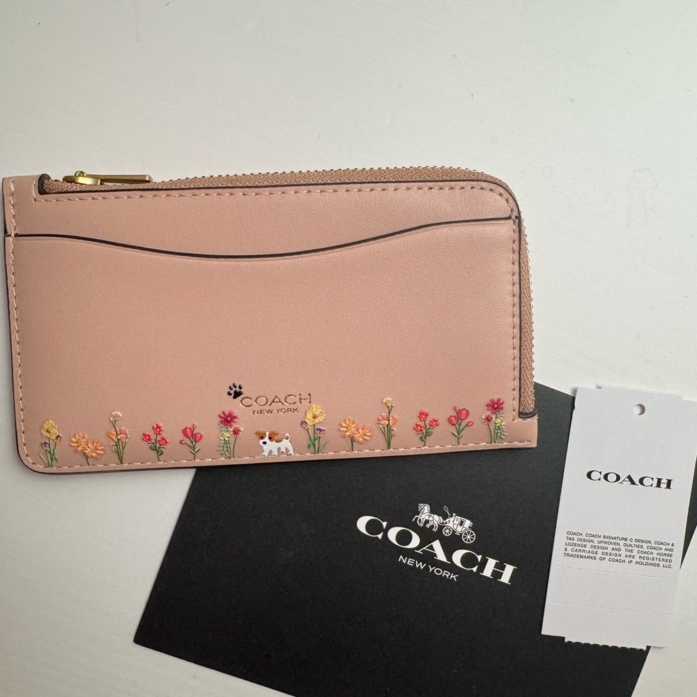 Coach New York Zip Card Case Cream In Colorblock 
With Floral Pattern